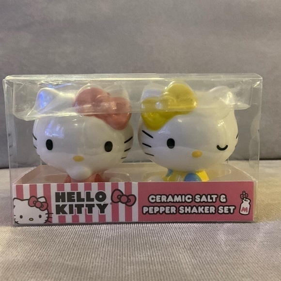 Hello Kitty salt and pepper shakers - Picture 13 of 13